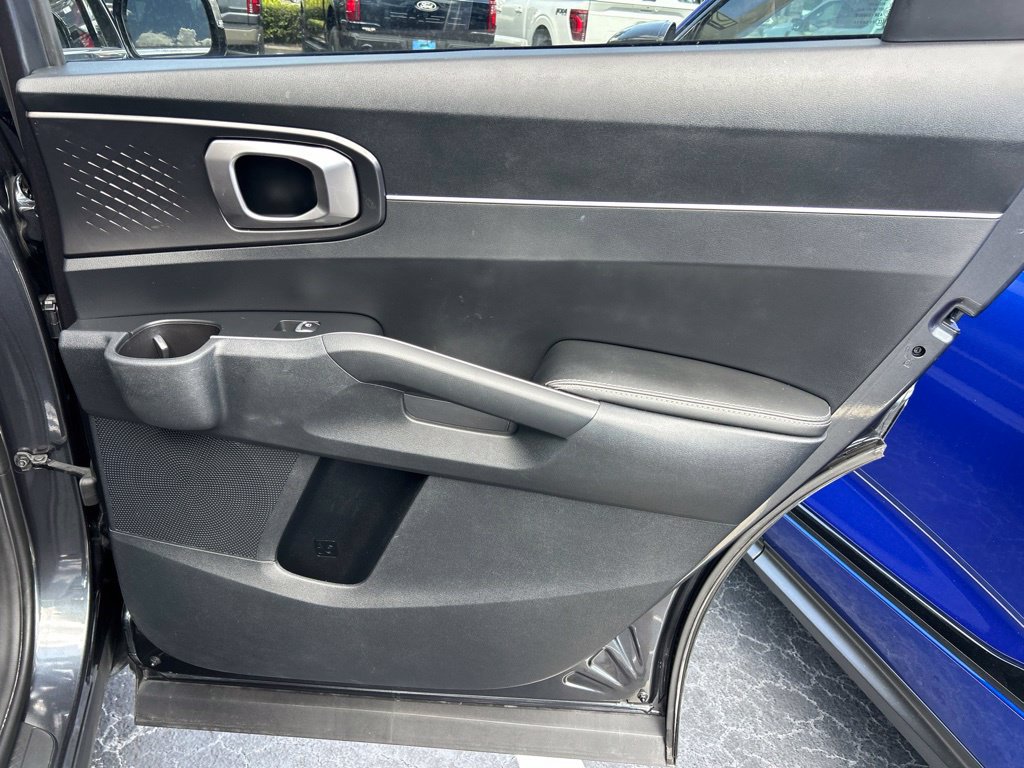 Used 2023 Kia Sorento LX FWD image 44