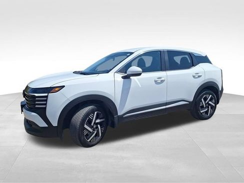 Certified 2025 Nissan Kicks SV FWD image 4