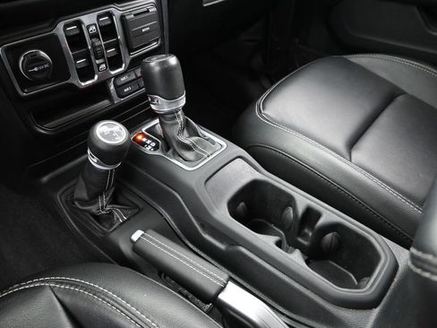 Used 2021 Jeep Wrangler Unlimited Sahara w/ Cold Weather Group AWD/4WD image 15