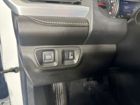 Used 2021 GMC Acadia SLE image 19