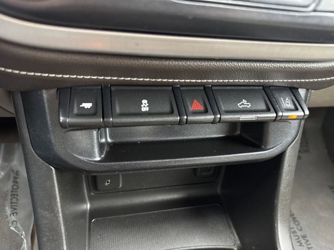 Used 2015 GMC Canyon SLE w/ SLE Convenience Package image 18