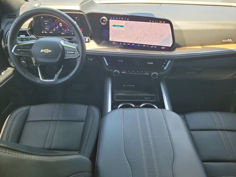 Used 2025 Chevrolet Tahoe High Country AWD/4WD image 12