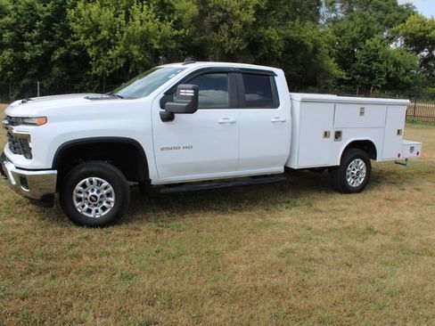 Used 2024 Chevrolet Silverado 2500 LT AWD/4WD image 4