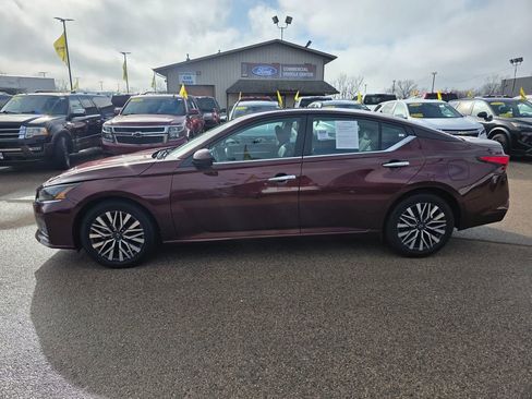 Used 2023 Nissan Altima 2.5 SV image 8