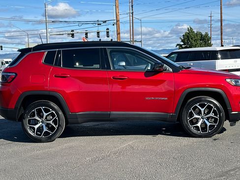 Used 2025 Jeep Compass Limited AWD/4WD image 3