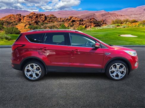 Used 2019 Ford Escape Titanium image 3