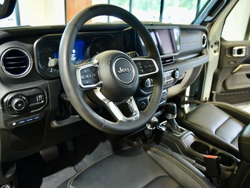 Used 2024 Jeep Wrangler Unlimited Sahara w/ Technology Group AWD/4WD image 12