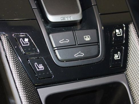 Used 2025 Porsche 911 Carrera 4 GTS image 32