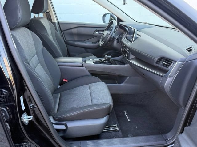 Used 2025 Nissan Rogue SV FWD image 18