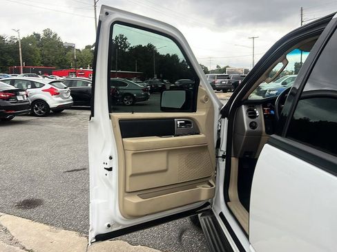 Used 2017 Ford Expedition EL XLT w/ Equipment Group 202A RWD image 26