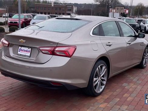 Used 2024 Chevrolet Malibu LT image 2