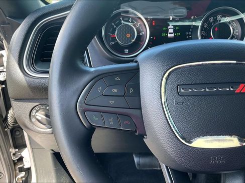 Used 2015 Dodge Challenger SXT RWD image 13