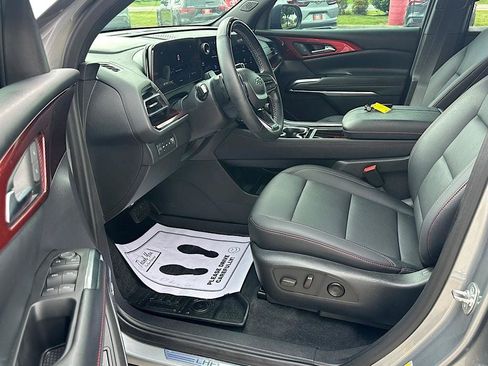 Used 2024 Chevrolet Traverse Z71 w/ Enhanced Driving Package AWD/4WD image 11