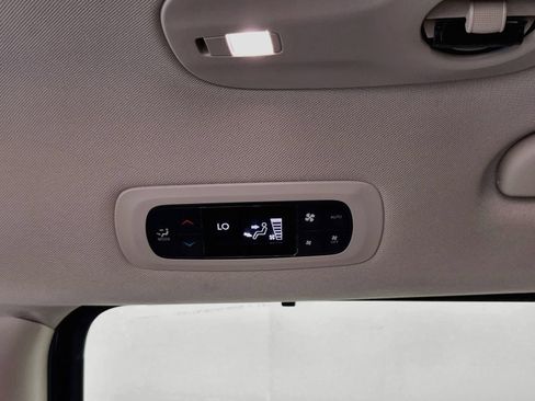 Used 2022 Chrysler Pacifica Touring-L FWD image 24