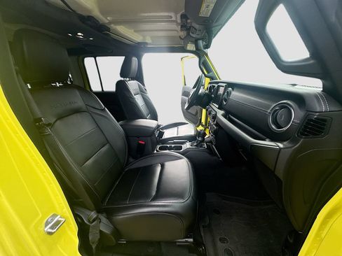 Used 2023 Jeep Wrangler Unlimited Sahara w/ Cold Weather Group AWD/4WD image 32
