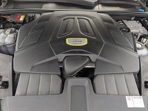 Used 2019 Porsche Cayenne E-Hybrid w/ Premium Package image 24