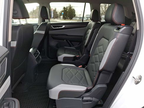 Used 2025 Volkswagen Atlas Peak Edition SE image 8