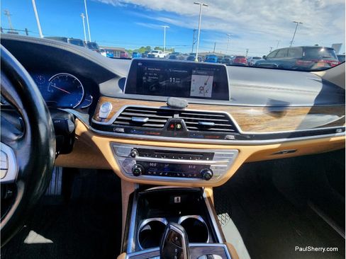 Used 2017 BMW 740i xDrive AWD/4WD image 32