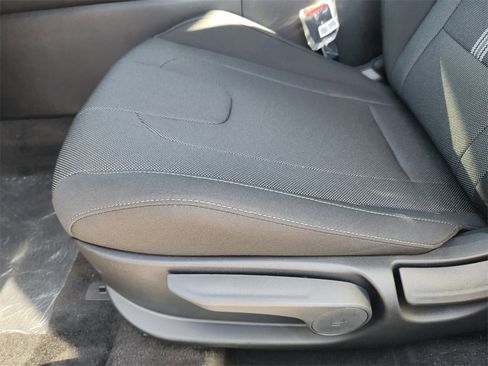 New 2025 Hyundai Elantra SE image 23