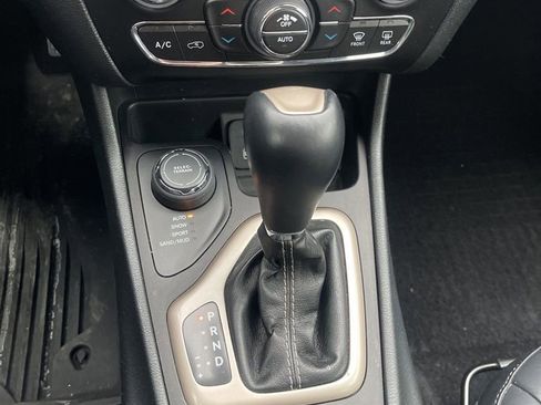 Used 2015 Jeep Cherokee Limited image 7