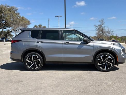 Used 2022 Mitsubishi Outlander SE image 4