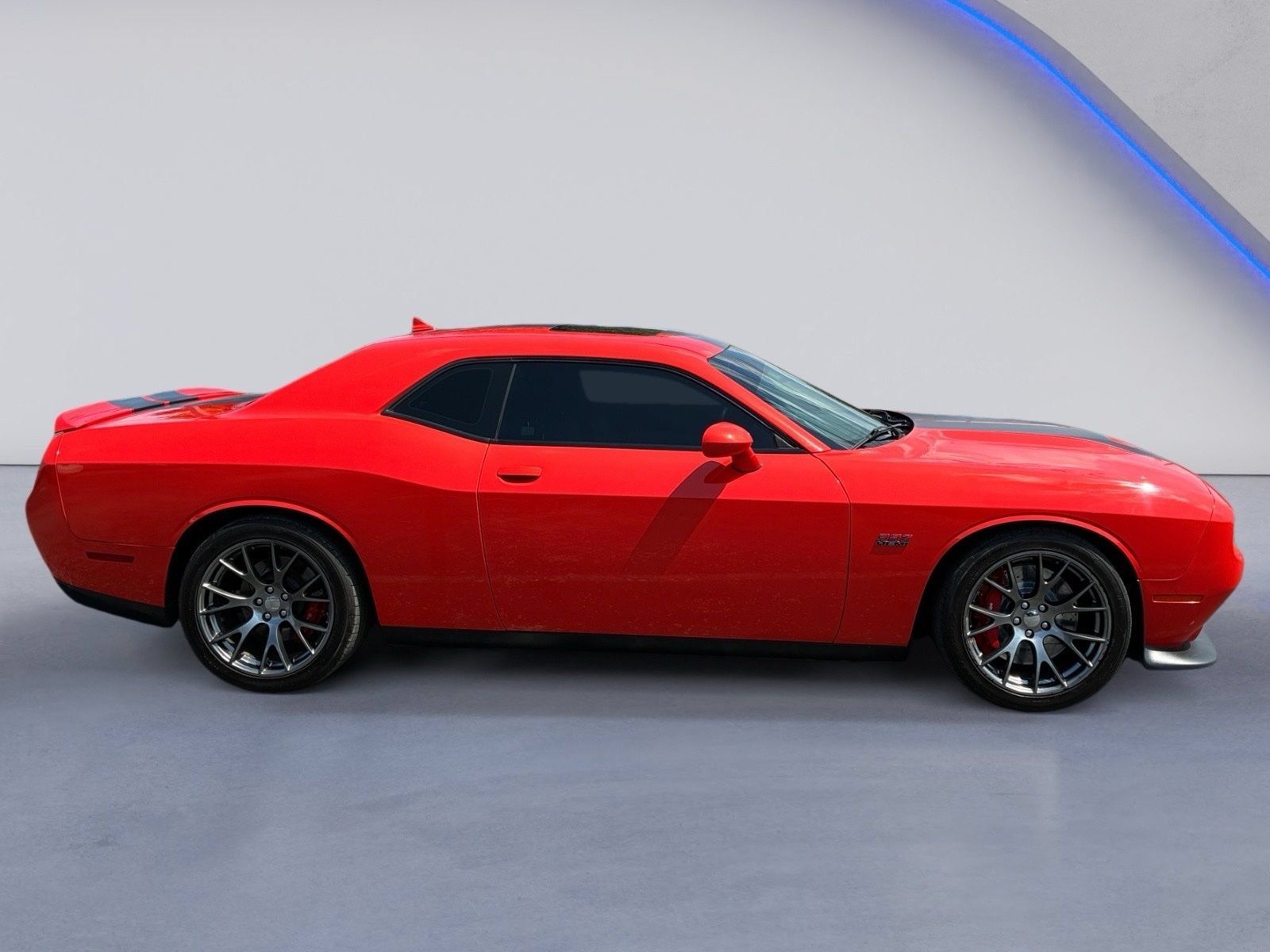 Used 2016 Dodge Challenger SRT RWD image 5