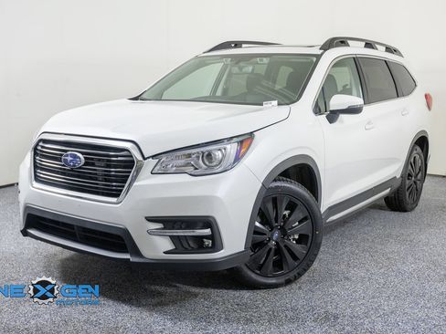 Used 2022 Subaru Ascent Limited w/ Technology Package AWD/4WD image 3