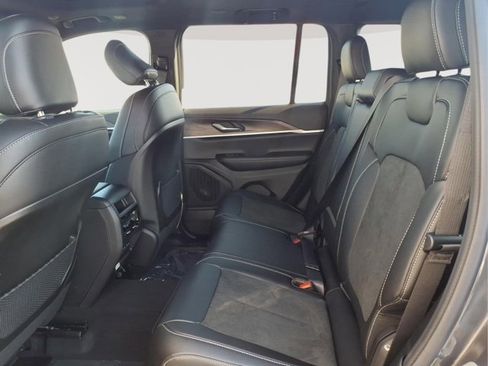 New 2026 Jeep Grand Cherokee Altitude AWD/4WD image 13