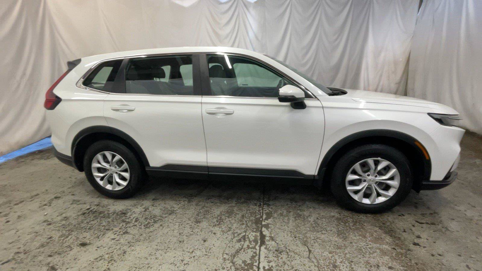 Used 2023 Honda CR-V LX image 5