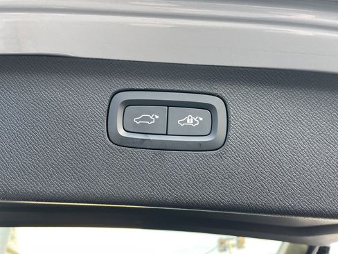 Used 2025 Volvo XC90 B6 Plus image 24