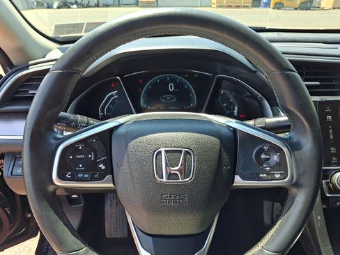 Used 2018 Honda Civic Touring image 21
