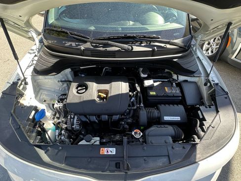 Used 2025 Kia Soul LX w/ LX Technology Package FWD image 29