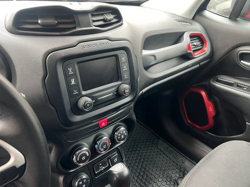 Used 2017 Jeep Renegade Trailhawk AWD/4WD image 21