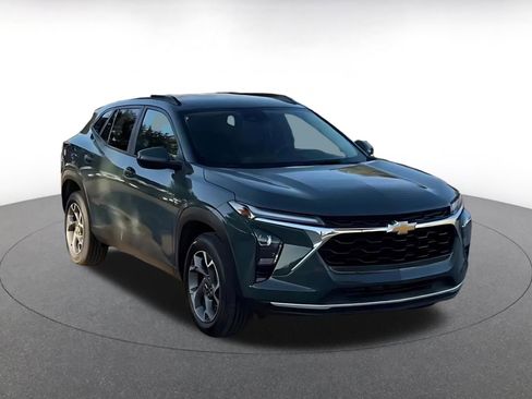 Used 2025 Chevrolet Trax LT image 3