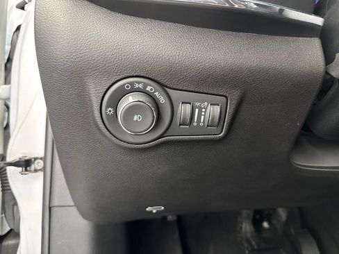 Used 2022 Jeep Compass High Altitude AWD/4WD image 30