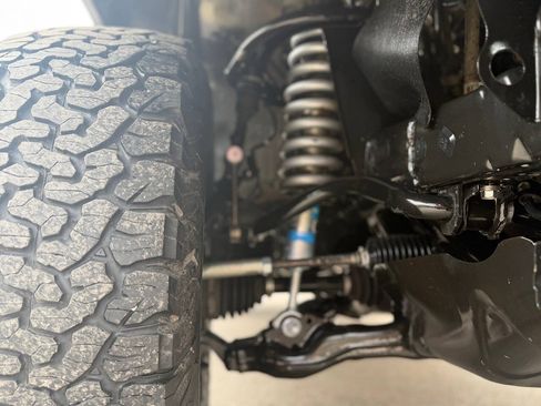 Used 2018 Toyota Tacoma TRD Off-Road w/ Technology Package AWD/4WD image 26
