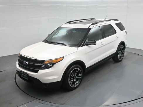 Used 2015 Ford Explorer Sport w/ Equipment Group 401A AWD/4WD image 32