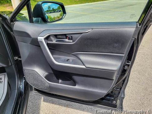 Used 2022 Toyota RAV4 XLE FWD image 28