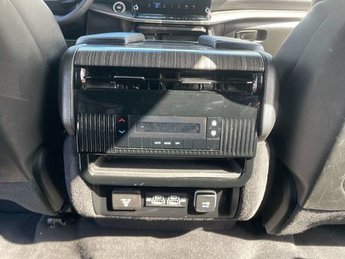 Used 2024 Jeep Wagoneer Series II w/ Flexible Seating Group AWD/4WD image 28