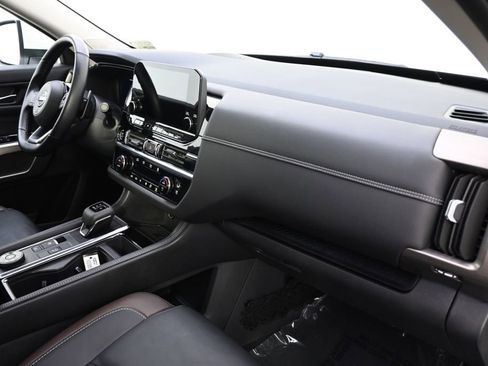 Used 2023 Nissan Pathfinder Platinum image 15