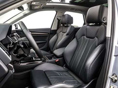 Used 2023 Audi Q5 e Premium Plus w/ Premium Plus Package image 17