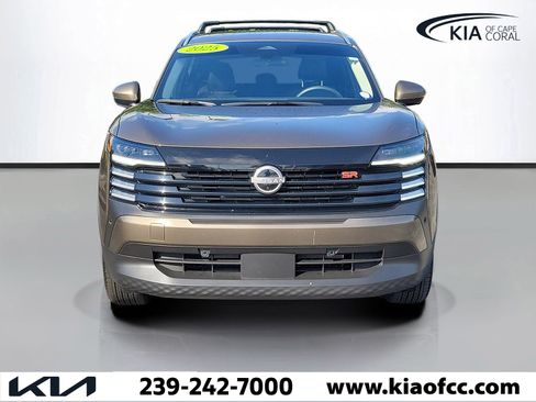 Used 2025 Nissan Kicks SR FWD image 2