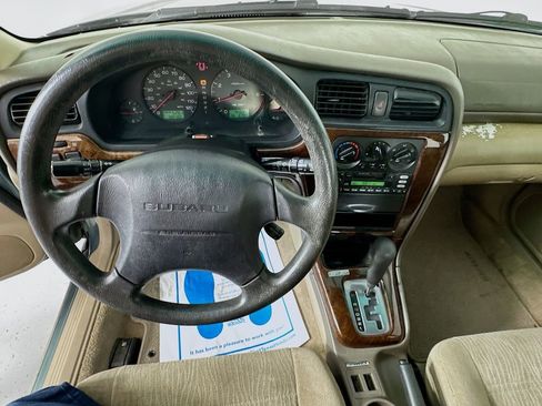 Used 2002 Subaru Outback Wagon image 12