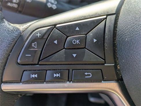 Used 2019 Nissan Rogue SL w/ Premium Package image 16