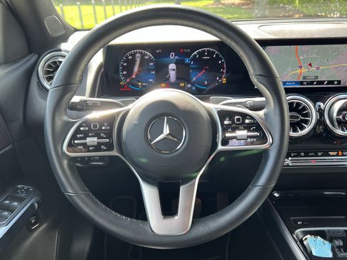 Used 2022 Mercedes-Benz GLB 250 image 18
