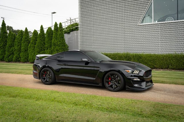 Used 2018 Ford Mustang Shelby GT350R w/ GT350R Equipment Group 920A RWD image 18