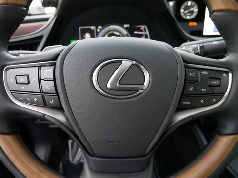 Certified 2025 Lexus ES 300h Ultra Luxury image 17
