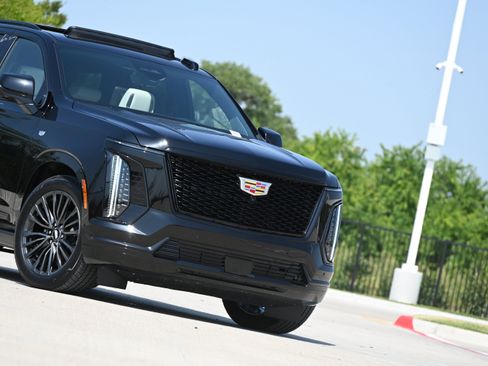 Used 2026 Cadillac Escalade Platinum Sport AWD/4WD image 41