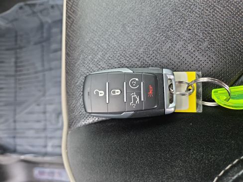Used 2019 RAM 1500 Laramie AWD/4WD image 28