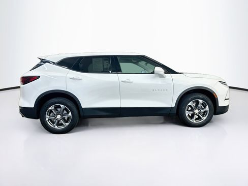 Used 2025 Chevrolet Blazer LT AWD/4WD image 10